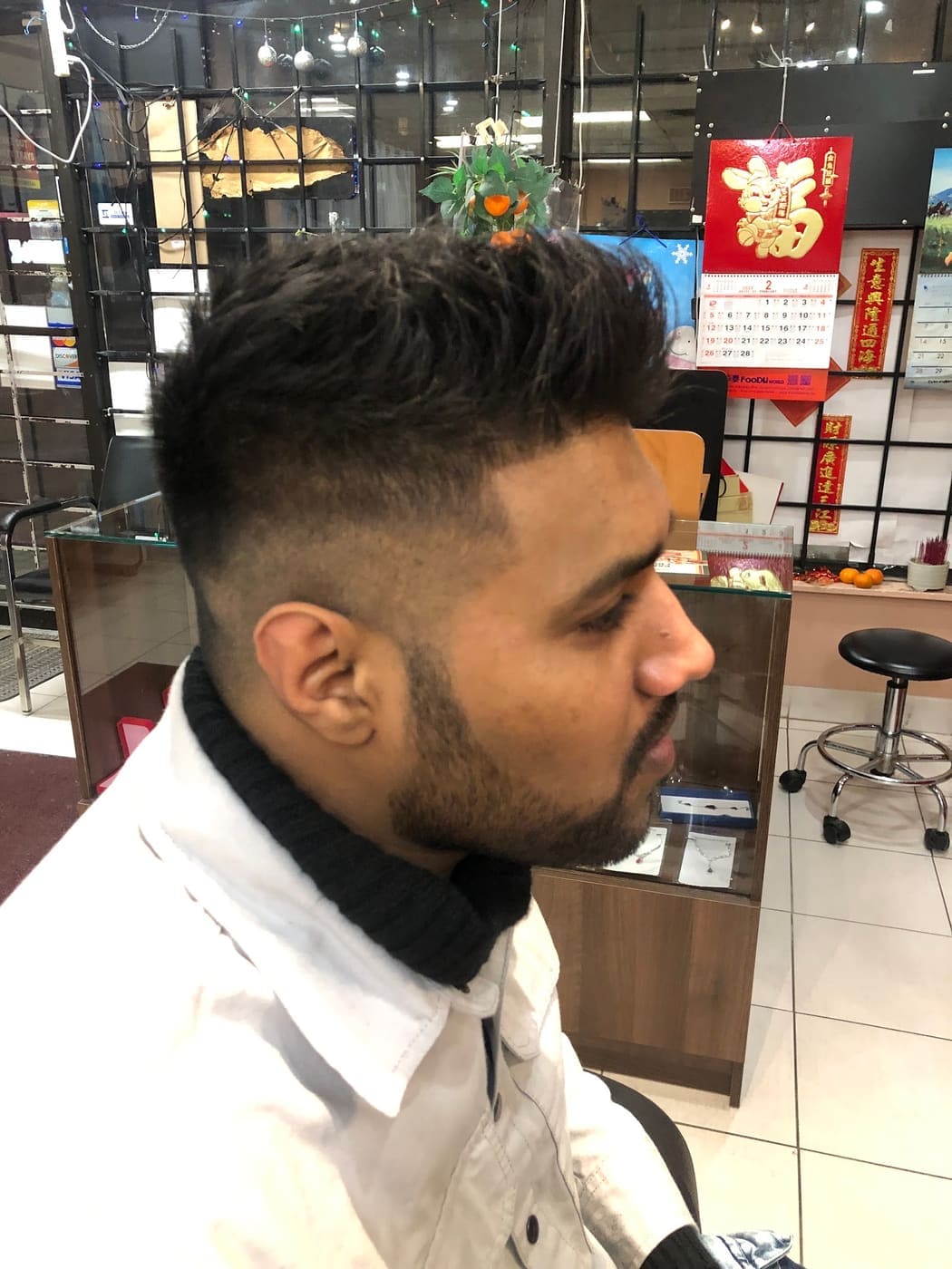 Textured spiky haircut, side profile